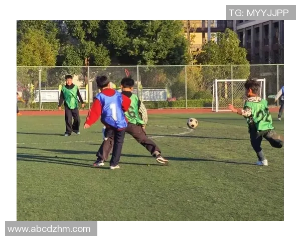 足球风旋引领激情赛场展现青春活力与团队精神的完美结合